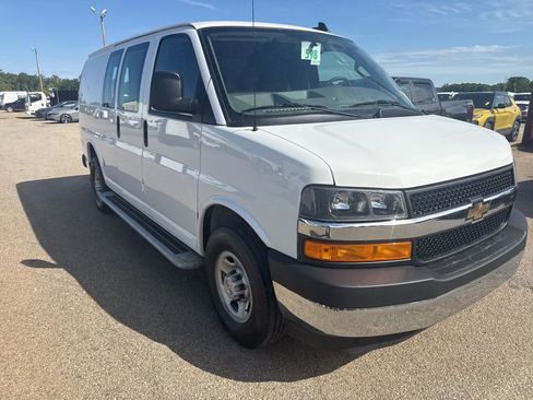 Used 2024 Chevrolet Express 2500 w/ Driver Convenience Package RWD image 4