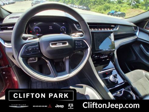 Used 2023 Jeep Grand Cherokee L Laredo AWD/4WD image 11