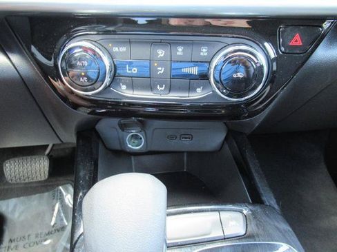 Used 2025 Chevrolet Trax LT w/ Driver Confidence Package FWD image 27
