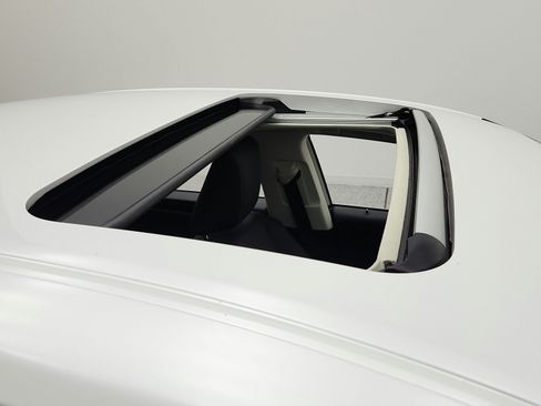 Used 2025 Lexus ES 350 w/ Premium Package FWD image 19