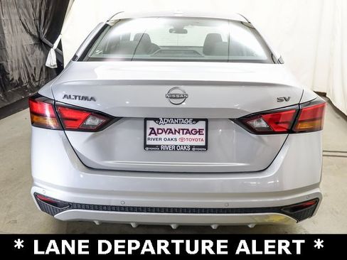 Used 2024 Nissan Altima 2.5 SV image 3