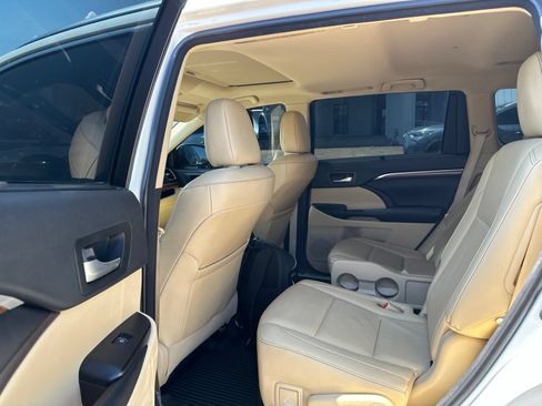 Used 2018 Toyota Highlander Limited FWD image 11