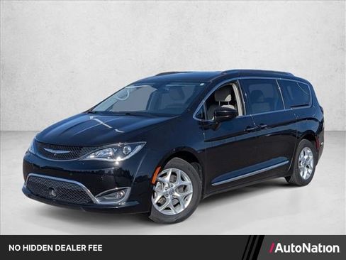 Used 2017 Chrysler Pacifica Touring-L Plus FWD image 1