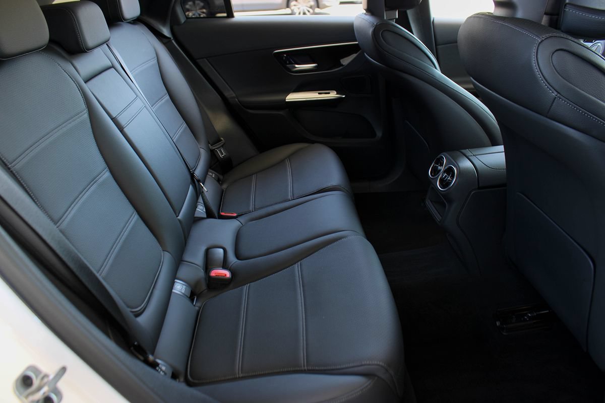 Used 2025 Mercedes-Benz GLC 350e 4MATIC image 24