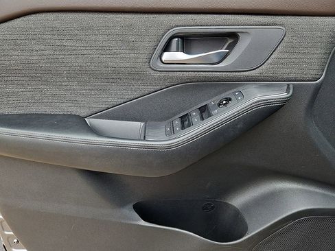 Used 2023 Nissan Rogue SV FWD image 20