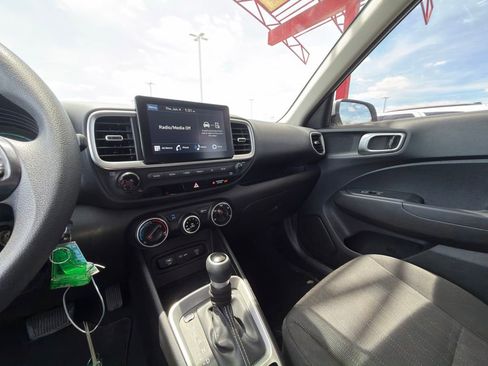 Used 2023 Hyundai Venue SE w/ Cargo Package FWD image 15