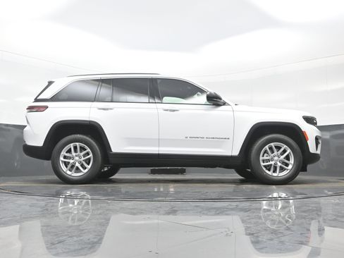 New 2026 Jeep Grand Cherokee Laredo image 16