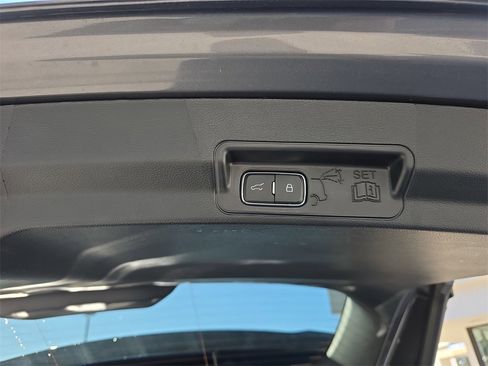 Used 2024 Ford Explorer XLT image 33