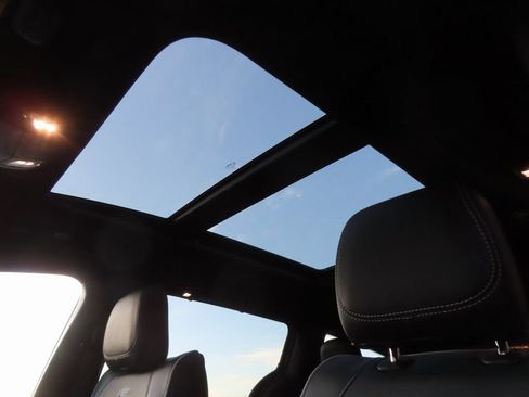 New 2026 Chrysler Pacifica Limited w/ S Appearance Package AWD/4WD image 7