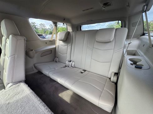 Used 2019 Cadillac Escalade ESV Luxury AWD/4WD image 24