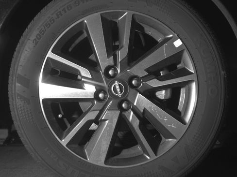 Used 2025 Nissan Versa SV image 13