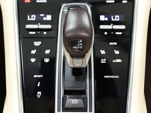 Used 2022 Porsche Panamera image 43