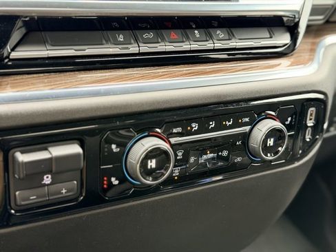 Used 2024 Chevrolet Silverado 2500 LT w/ Convenience Package image 17