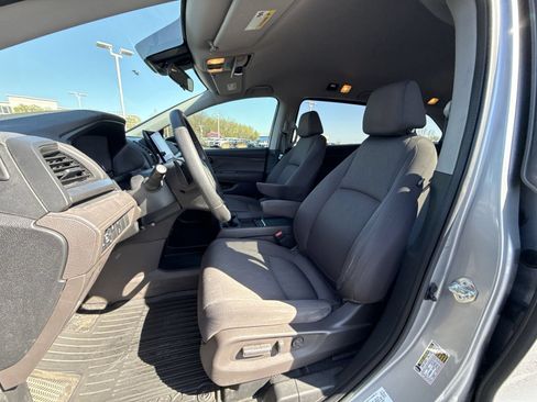 Used 2018 Honda Odyssey EX image 11