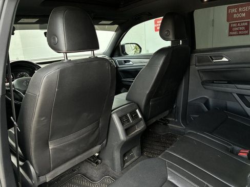 Used 2020 Volkswagen Atlas Cross Sport SE w/ Panoramic Sunroof Package FWD image 18