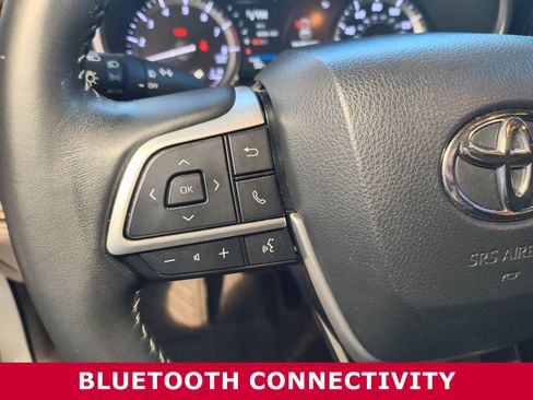 Used 2022 Toyota Highlander XLE image 11