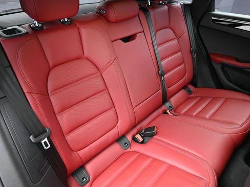 Used 2025 Porsche Macan image 29