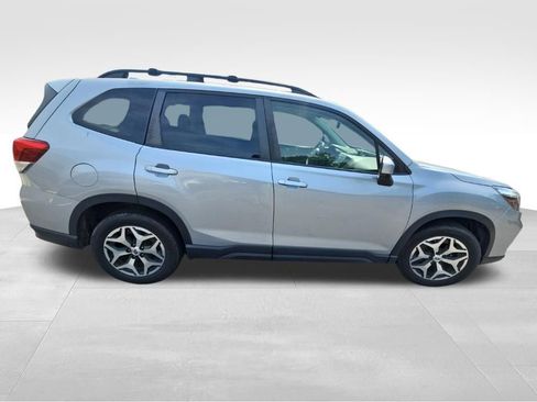 Used 2021 Subaru Forester Premium AWD/4WD image 4