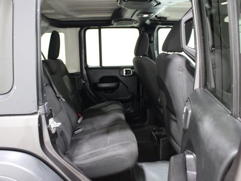 Used 2018 Jeep Wrangler Unlimited Sport S AWD/4WD image 23
