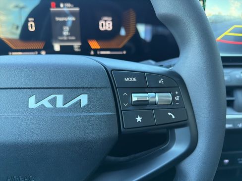 New 2025 Kia K4 LX image 37