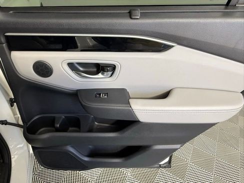 Used 2025 Honda Pilot EX-L image 45