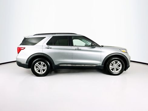 Used 2024 Ford Explorer XLT w/ Equipment Group 202A image 10
