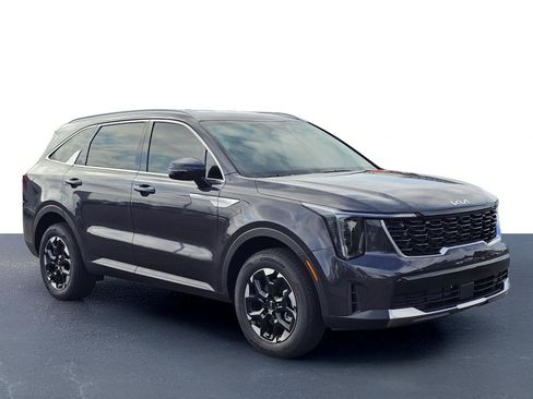 New 2025 Kia Sorento S image 3