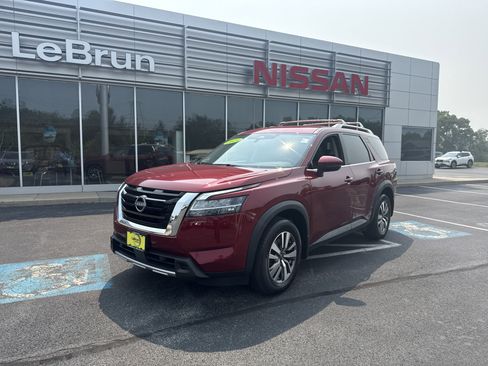 Used 2023 Nissan Pathfinder SL image 1