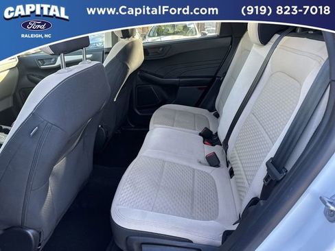 Used 2022 Ford Escape SE image 16