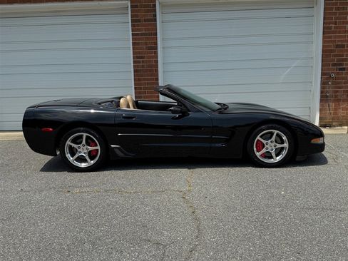 Used 2002 Chevrolet Corvette Convertible w/ Preferred Equipment Group1 image 30