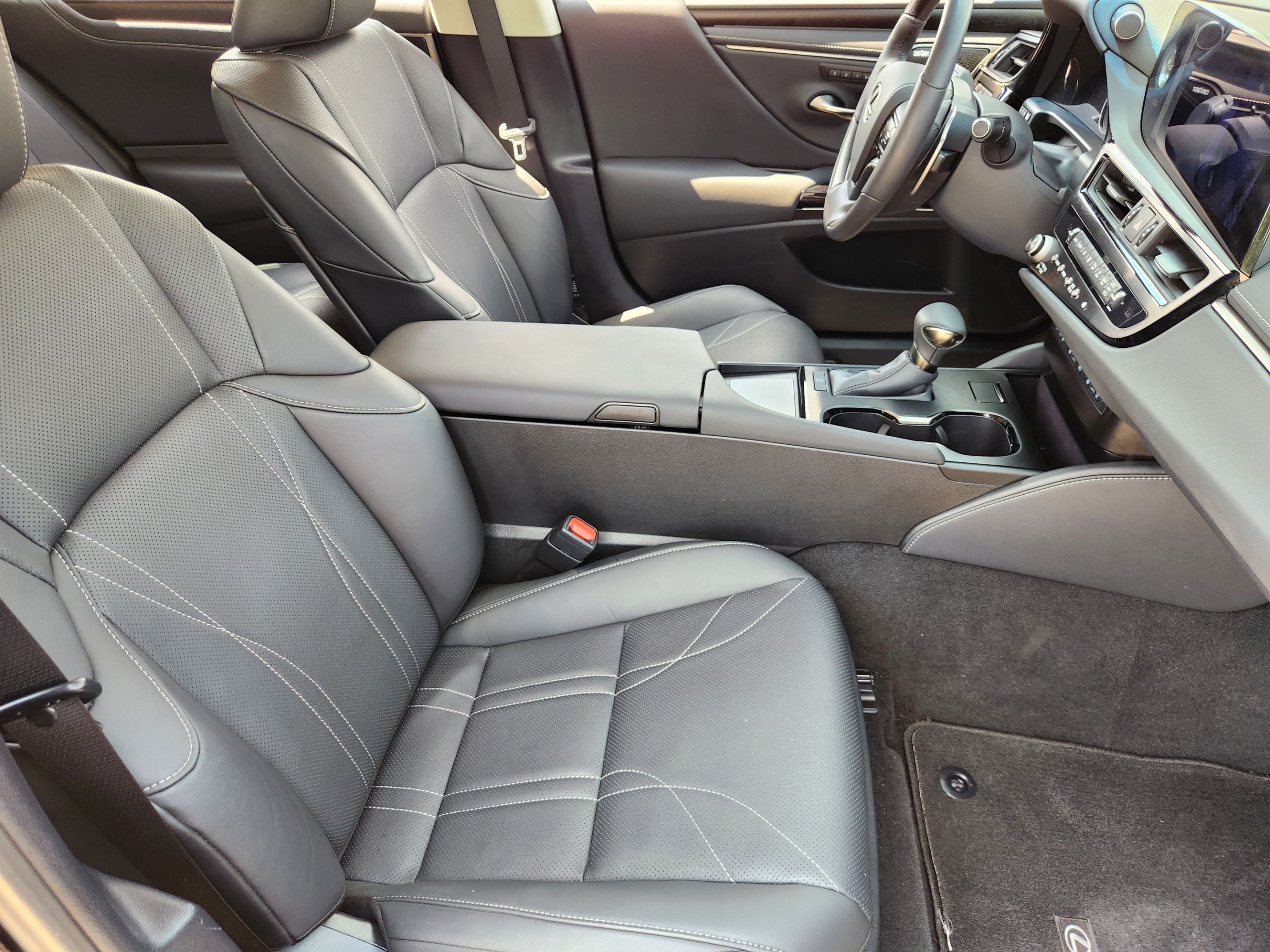 Used 2024 Lexus ES 350 Ultra Luxury w/ Accessory Package (Z2) FWD image 9
