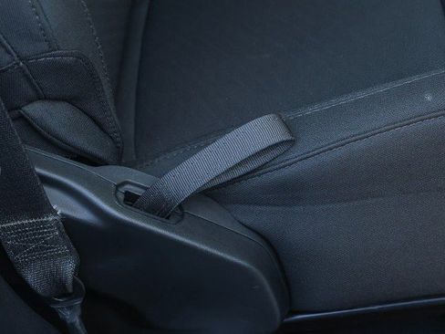 Used 2023 Jeep Wrangler Sport S image 31