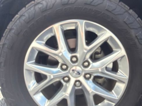 Used 2021 Ford Expedition XLT RWD image 3