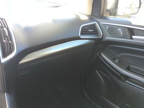 Used 2024 Ford Edge Titanium image 8