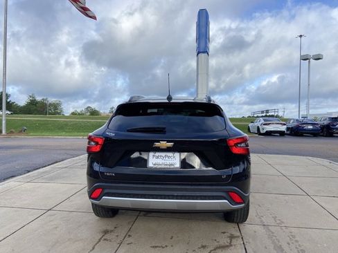 Used 2025 Chevrolet Trax LT w/ LT Convenience Package FWD image 10