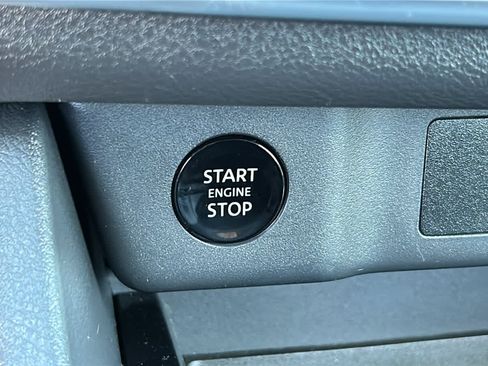 Used 2025 Nissan Rogue SV AWD/4WD image 17