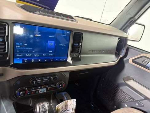 Used 2023 Ford Bronco Wildtrak image 17