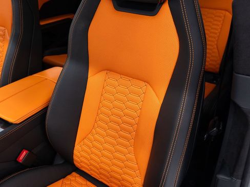 Used 2022 Lamborghini Urus AWD/4WD image 18