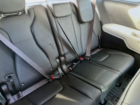 Used 2022 Kia Carnival SX Prestige image 37