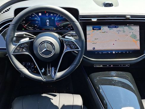 Used 2025 Mercedes-Benz E 350 4MATIC Sedan image 11