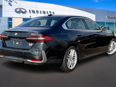 Used 2024 BMW 530i image 2