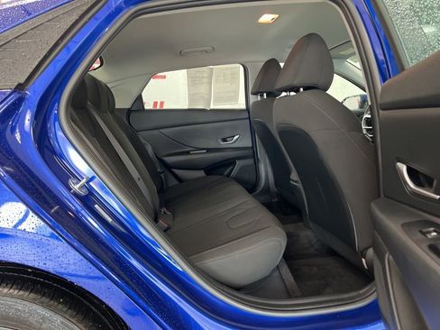 Used 2023 Hyundai Elantra SEL w/ Preferred Accessory Package image 10