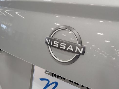 Used 2025 Nissan Versa SV FWD image 5