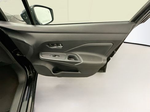 Used 2025 Nissan Versa SV FWD image 31