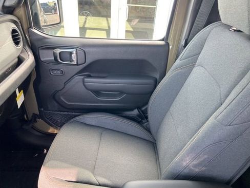 New 2025 Jeep Gladiator Sport image 10