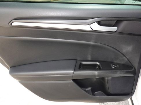 Used 2018 Ford Fusion Titanium image 22