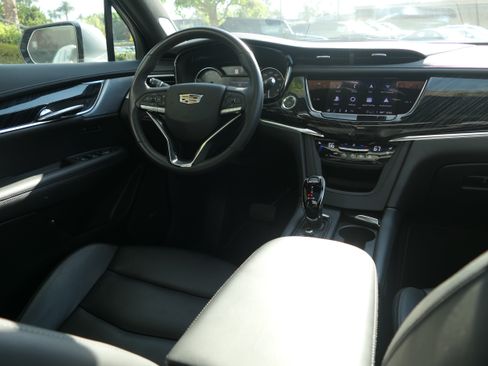 Certified 2025 Cadillac XT6 Premium Luxury FWD image 26