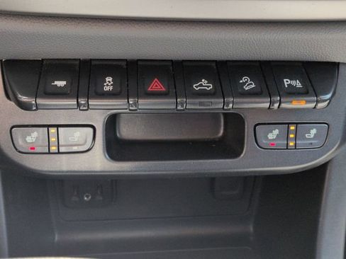 Used 2019 Chevrolet Colorado Z71 AWD/4WD image 16