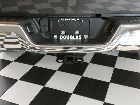 Used 2019 RAM 1500 Laramie AWD/4WD image 8