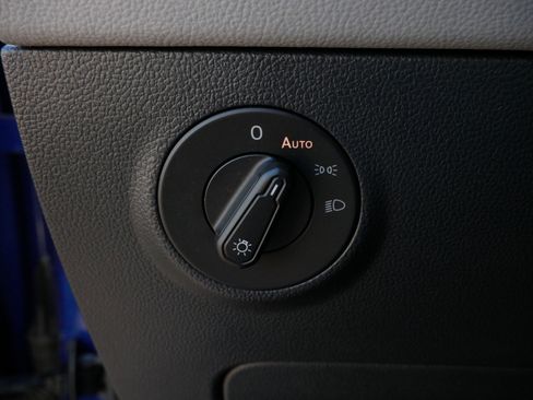 Used 2024 Volkswagen Taos SE w/ Panoramic Sunroof Package image 27